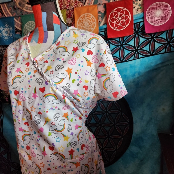 SM Cassandra O rainbow scrub top - Picture 3 of 3